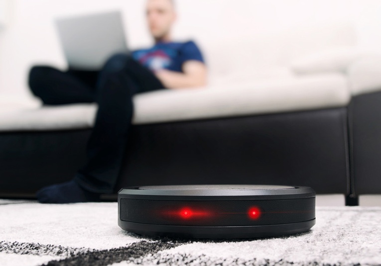 Robots aspiradores gritan insultos racistas en varias ciudades de EE.UU. tras ser hackeados robots-aspiradores-gritan-insultos-racistas-en-varias-ciudades-de-ee-uu-tras-ser-hackeados-094113-094127.jpg