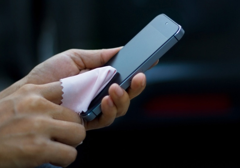 Samsung se burla de los costosos paños de limpieza de Apple. samsung-se-burla-de-los-costosos-panos-de-limpieza-de-apple-105706-105745.jpg