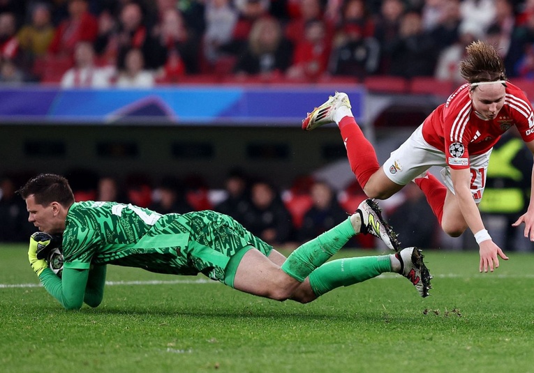 Szczesny se redime en Lisboa y sigue con su racha de talismán del Barça szczesny-se-redime-en-lisboa-y-sigue-con-su-racha-de-talism-n-del-barca-095509-095529.jpg