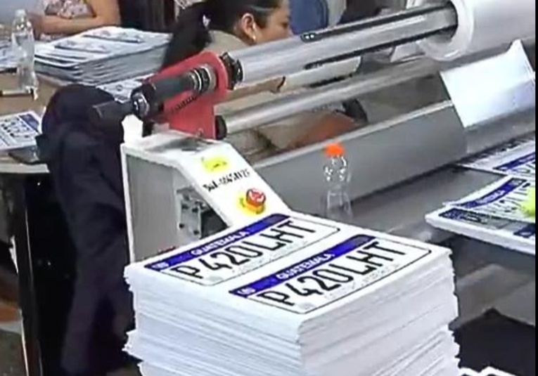 Taller Nacional de Grabados inicia impresión de nuevas placas vehiculares flexibles taller-nacional-de-grabados-inicia-impresion-de-nuevas-placas-vehiculares-flexibles-142429-142505.jpg
