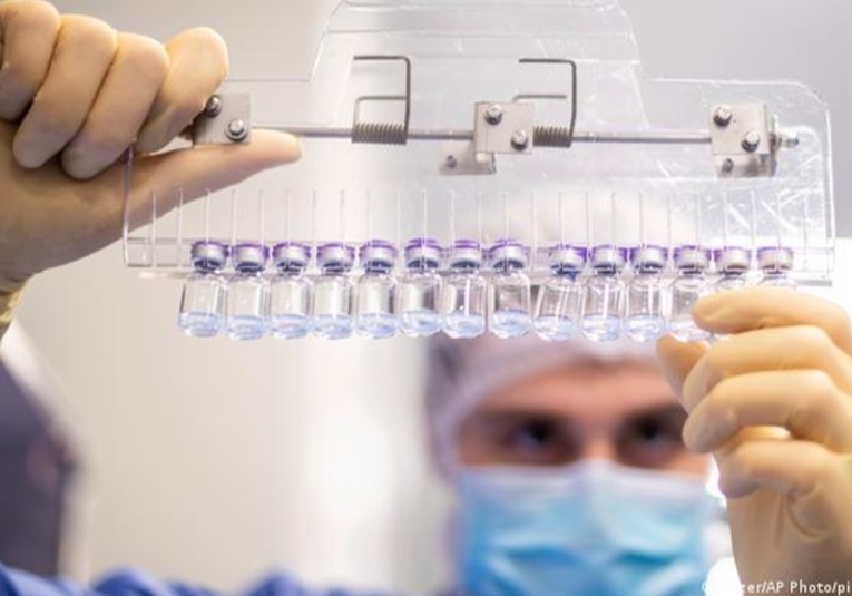 Tercera dosis de vacuna de BioNTech/Pfizer contra covid-19 tiene 95,6% de eficacia. tercera-dosis-de-vacuna-de-biontech-pfizer-contra-covid-19-tiene-95-6-de-eficacia-141039-141047.jpg