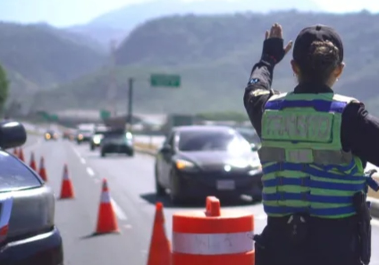 Tránsito de la PNC refuerza operativos en carreteras por fiestas de fin de año tr-nsito-de-la-pnc-refuerza-operativos-en-carreteras-por-fiestas-de-fin-de-ano-143312-143400.jpg