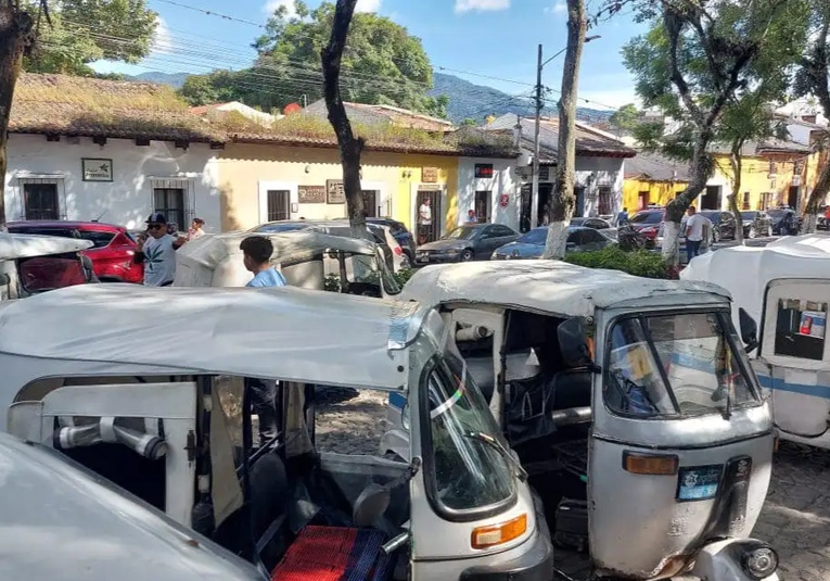 Transportistas de Antigua protestan contra restricciones viales en Cuaresma y Semana Santa transportistas-de-antigua-protestan-contra-restricciones-viales-en-cuaresma-y-semana-santa-162853-163606.jpg