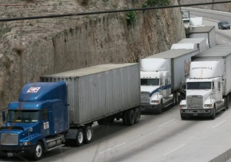 Transportistas de carga piden integrar mesa de diálogo para reparación de la red vial del paí­s transportistas-de-carga-piden-integrar-mesa-de-di-logo-para-reparacion-de-la-red-vial-del-pais-150125-150311.jpg