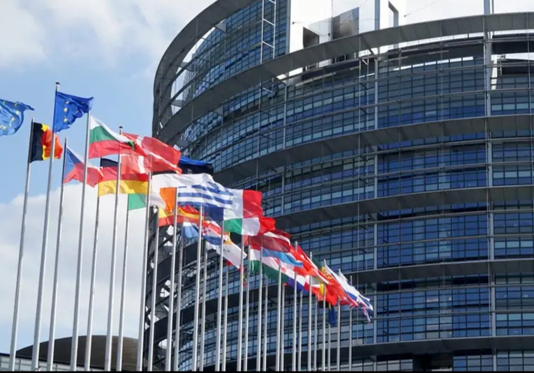 UE pausa por tres meses medidas de represalia contra EE. UU. ue-pausa-por-tres-meses-medidas-de-represalia-contra-ee-uu-150900-150919.jpg