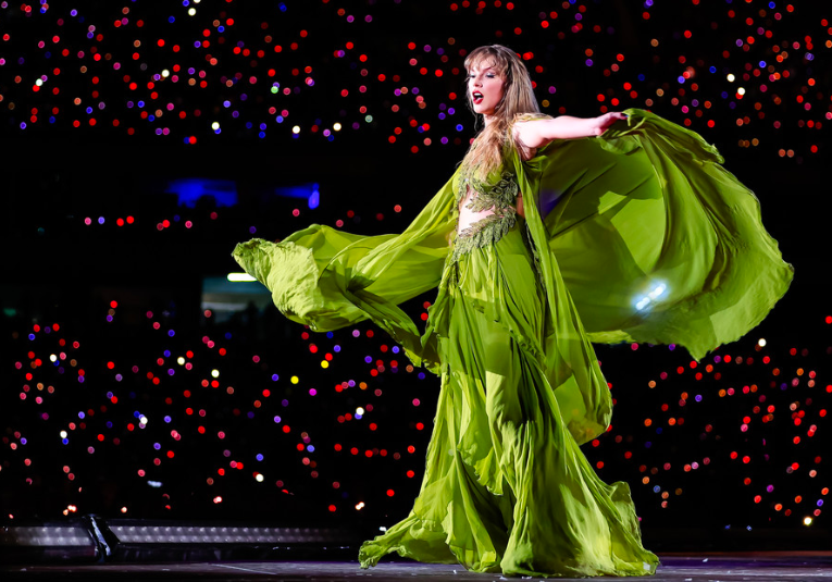 Una fan de Taylor Swift muere y alrededor de 1.000 se desmayan por el intenso calor durante su primer concierto en Brasil una-fan-de-taylor-swift-muere-y-alrededor-de-1-000-se-desmayan-por-el-intenso-calor-durante-su-primer-concierto-en-brasil-100651-100659.png