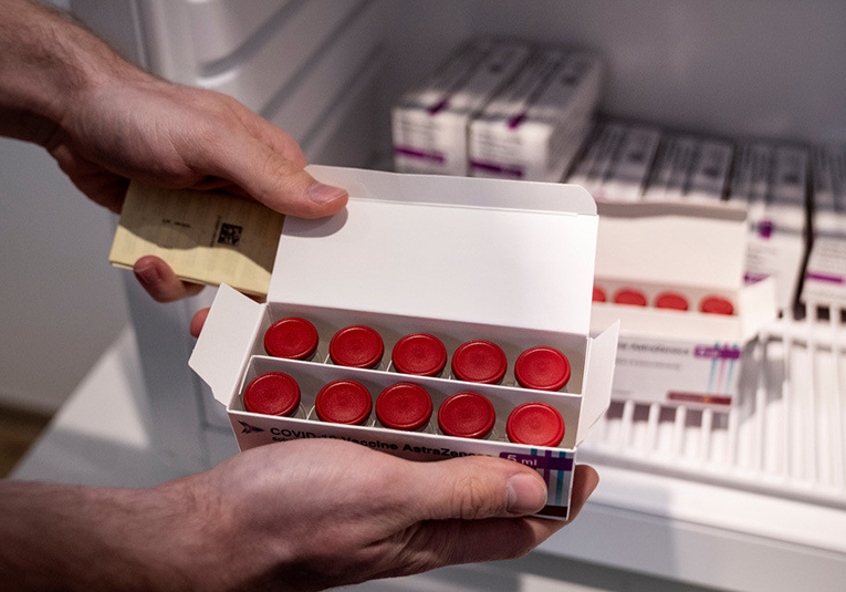 Varios paí­ses europeos suspenden la vacunación con el fármaco de AstraZeneca  varios-paises-europeos-suspenden-la-vacunacion-con-el-f-rmaco-de-astrazeneca-180940-181034.jpg