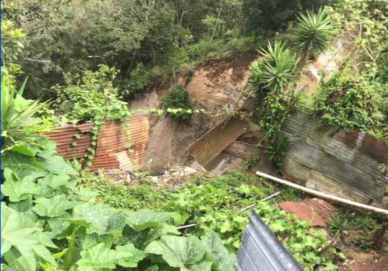Vecinos de Mixco denuncian retumbos y derrumbes en esa zona vecinos-de-mixco-denuncian-retumbos-y-derrumbes-en-esa-zona-195918-200014.png