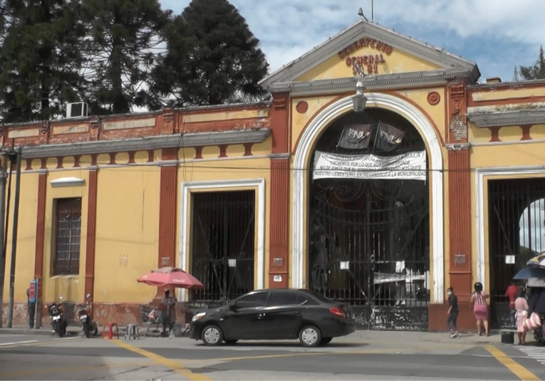 Vendedores del mercado de flores y de lápidas esperan bajas en sus ventas para el Dí­a de Los Santos por cierre de cementerios vendedores-del-mercado-de-flores-y-de-l-pidas-esperan-bajas-en-sus-ventas-para-el-dia-de-los-santos-por-cierre-de-cementerios-125227-125234.png