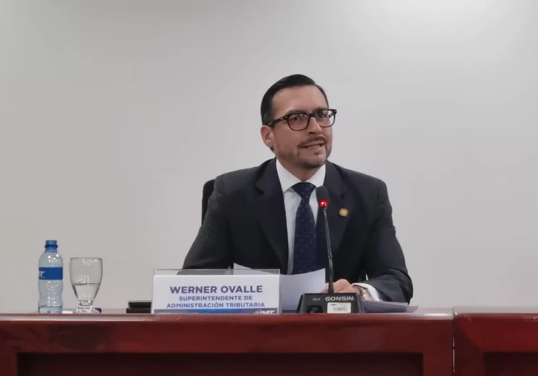 Werner Ovalle Ramírez es juramentado como nuevo jefe de la SAT werner-ovalle-ramirez-es-juramentado-como-nuevo-jefe-de-la-sat-124126-124156.jpg